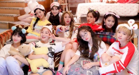 TWICE Ajak Menggali Makna Cinta Sejati di Lagu Ikonik Bertajuk What is Love?