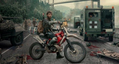 Review Film Apocalypse Z: Bertahan Hidup Bersama Kucing di Tengah Wabah Zombie