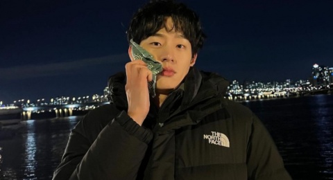 Sontek 4 Gaya Outfit Minimalis Lee Seung-woo yang Simple dan Fashionable!