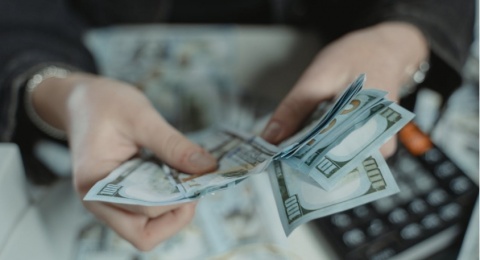 Menggali Tradisi Sosial dengan Dinamika Tak Terduga Melalui Arisan