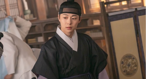Sembunyikan Identitas Pangeran, Ini Peran Bae In Hyuk di Check In Hanyang