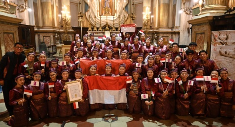 Harumkan Indonesia! The Saint Angela Choir Bandung Juara Dunia World Choral Championship 2024