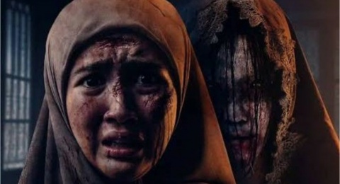 Review Film Wanita Ahli Neraka, Kisah Nahas Santriwati Pencari Surga