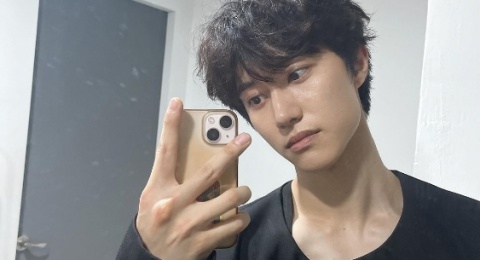 4 Ide Outfit Simpel ala Kwak Dong-yeon, Fashionable untuk Ditiru!