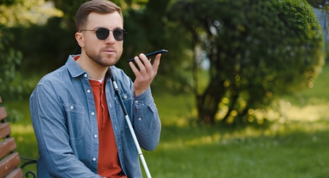 Melawan Stereotip Teman Netra Tidak Dapat Menggunakan Smartphone