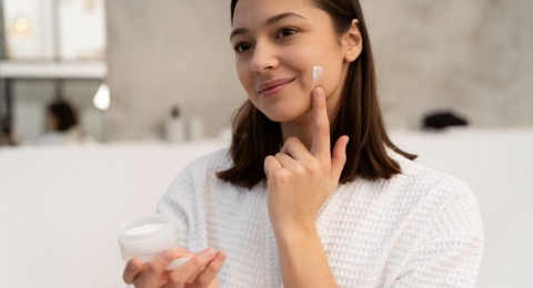 4 Moisturizer Ringan untuk Kulit yang Sering Terpapar Matahari, Anti Kusam!