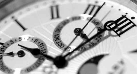 Haruskah yang Terlambat Ditunggu, Lantas yang Tepat Waktu Malah Menunggu?