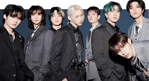 Stray Kids Kuasai Panggung Penuh Percaya Diri di Lagu Terbaru Walk On Water