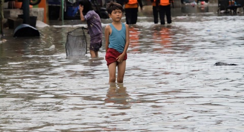 Mengapa Anak-Anak di Pesisir Menjadi Kelompok yang Paling Menanggung Dampak Krisis Iklim?