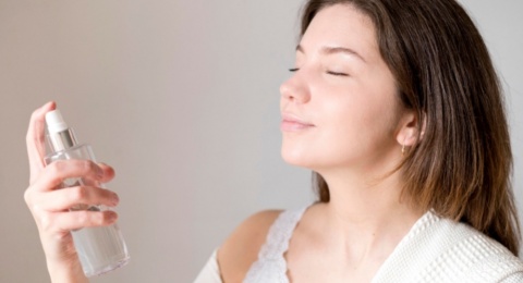 5 Setting Spray Non-Comedogenic, Cocok untuk Kulit Berminyak dan Berjerawat