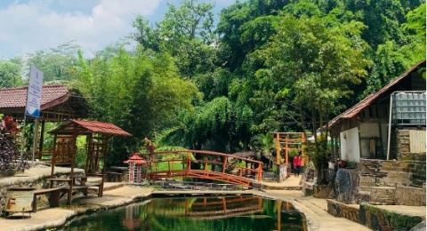 Mengunjungi Waterfall Tanaka, Wisata Alam Asri ala-ala Jepang di Malang