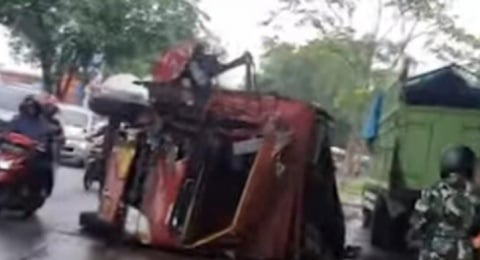 Kecelakaan Beruntun 4 Truk di Palembang, Sopir Patah Tulang, Jalan Macet