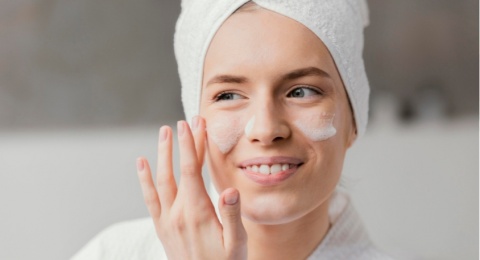 4 Pilihan Cleansing Gel Berbahan Alami, Lebih Lembut dan Bebas Iritasi