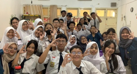 Sosialisasi Literasi untuk Meningkatkan Minat Baca Remaja di SMPN 6 Surabaya