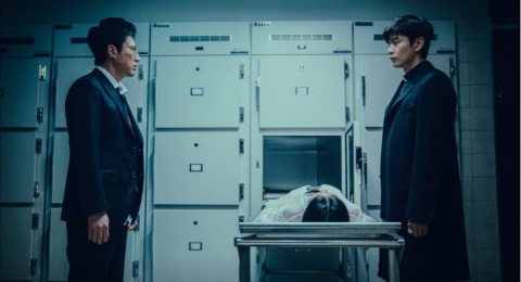 Ulasan Film Devils Stay: Saat Iblis Mencari Inang melalui Media Jantung