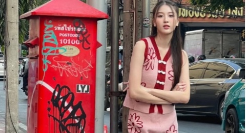 5 OOTD Nuansa Merah ala View Benyapa, Tampil Stunning di Setiap Kesempatan!