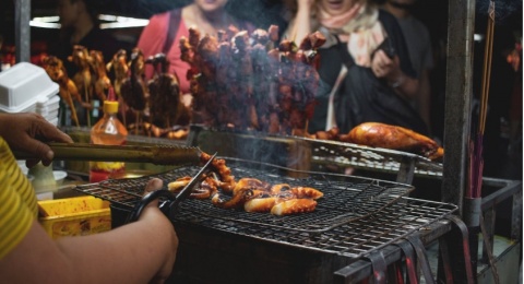 Revolusi Street Food 2025: Makan di Pinggir Jalan dengan Sentuhan Digital