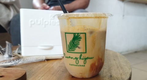 Asrinya Nuansa Cafe Ruang Hijau, Merak hingga Rusa Jadi Daya Tarik
