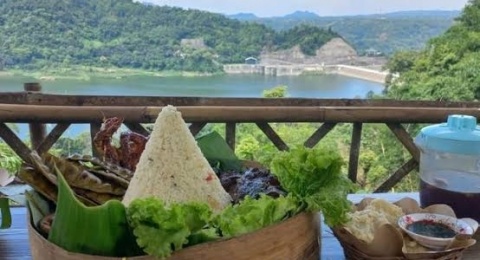 Surga Kuliner, Kedai Siendolita Dengan Nuansa Alam di Cirata