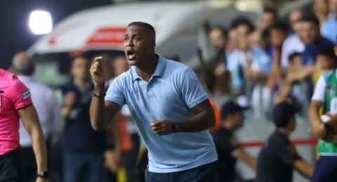 Dikabarkan Jadi Pelatih Timnas, Ternyata Patrick Kluivert Baru Melatih 3 Tim Saja!