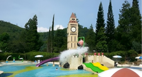 Merasakan Sensasi Berenang di Big Ben Waterpark, Serasa Berada di Inggris