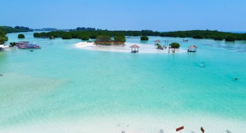 Menikmati Pesona Pulau Pari, Hamparan Pasir Putihnya Mampu Memanjakan Mata