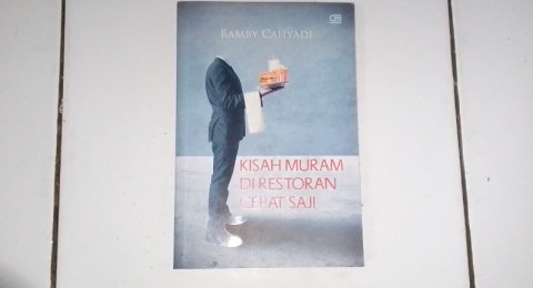 Ironi dan Penuh Plot Twist dalam Buku Kisah Muram di Restoran Cepat Saji