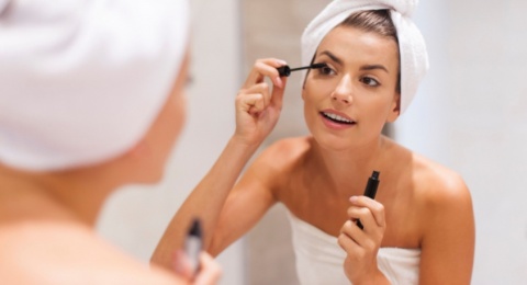 4 Eyelash Serum untuk Bulu Mata Lentik dan Lebat, Tak Ada Lagi Rontok!