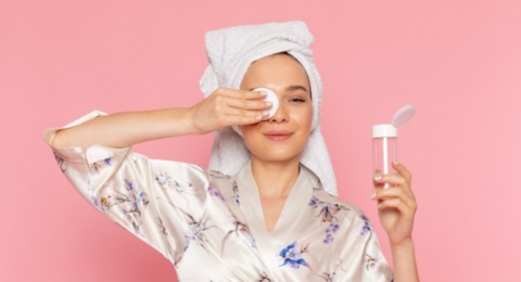 3 Cleansing Oil Berbahan Dasar Nabati, Ampuh Angkat Makeup dan Kotoran!