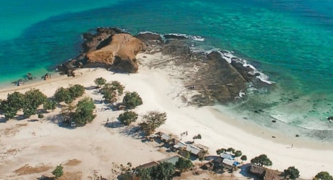 Pantai Tanjung Aan: Pesona Pantai Berpasir Putih di Lombok