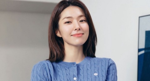 Simpel tapi Fashionable, Ini 4 Ide OOTD Kasual Chic ala Ahn Ha-young