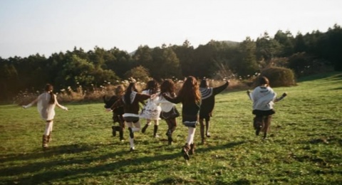 Jelang Debut, Hearts2Hearts Buka Akun Instagram dan Unggah Foto Eksklusif