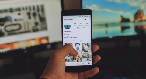 Media Sosial: Ruang Bebas Berpikir atau Alat Kendali Opini?