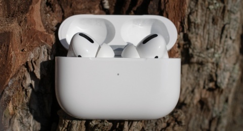 10 Cara Simpel Bersihkan AirPods dan Waktu Perawatannya