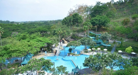 Menikmati Kegiatan Berenang di Taman Dayu Waterpark Pasuruan yang Menawan