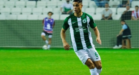 Meski Sudah Uzur, 3 Posisi Ini Bisa Dimainkan oleh Joey Pelupessy di Timnas