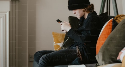 Mengapa Gen Z Suka Menulis dengan Huruf Kecil? Ini Alasannya