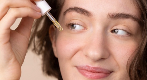 3 Serum Eksfoliasi dengan Lactic Acid, untuk Kulit Cerah tanpa Bikin Kering