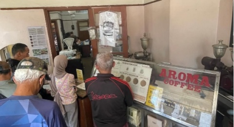 3 Kedai Kopi Legendaris di Bandung yang Masih Eksis hingga Saat Ini