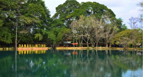 Menyaksikan Keelokan Danau Linting, Airnya Hangat Tanpa Bau Belerang