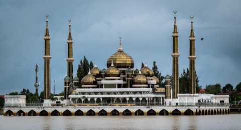 Saling Berbagi di Ramadan: Mengapa Memberi Lebih Membahagiakan?