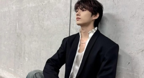 Sontek 4 Outfit Ngabuburit Kece ala Jun SEVENTEEN, Bikin Tampil Beda!