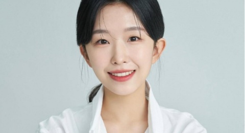 4 Padu Padan Blazer ala Yoon Ga-i untuk Daily OOTD yang Fashionable!