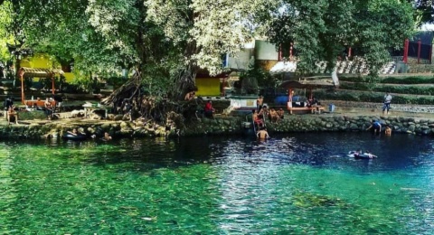 Pemandian Alam Banyu Biru, Spot Terbaik untuk Berenang di Kolam Alami