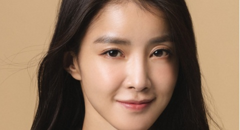 Aktris Sweet Home Lee Si-young Dilaporkan Bercerai Usai 8 Tahun Pernikahan