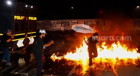 Demokrasi atau Diktator? Brutalisme Aparat di Balik Demonstrasi UU TNI