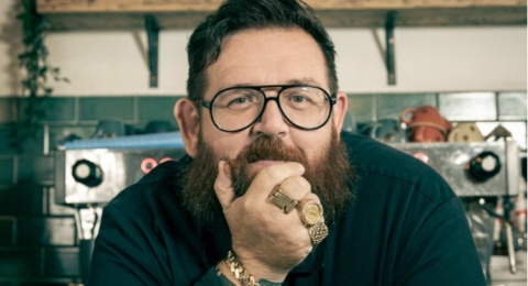 Nick Frost Digaet Perankan Karakter Hagrid di Serial Harry Potter