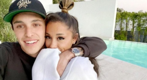Rilis Eternal Sunshine Deluxe, Ariana Grande Disebut Sindir Mantan Suami