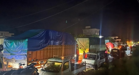 Sungai Tungkal Meluap Deras, Begini Nasib Pemudik Sumatra di Kemacetan