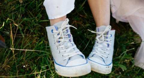 5 Pilihan Sepatu Kanvas Lokal Buat OOTD Ngampus-mu Biar Makin Hype!